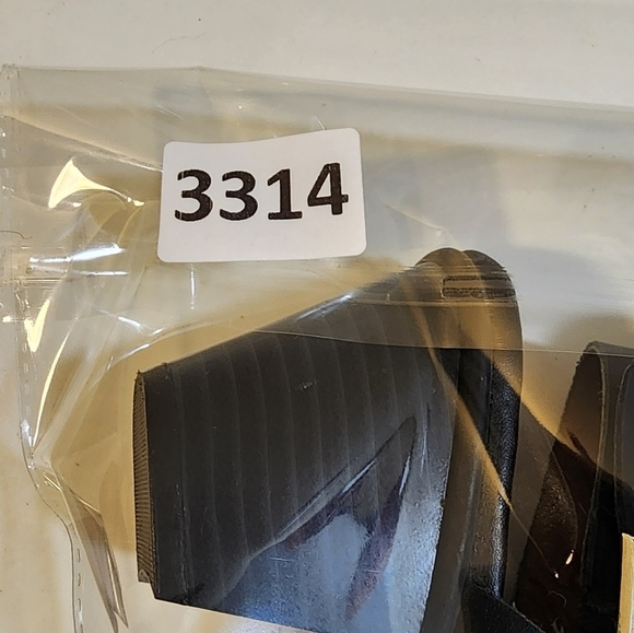 Euro Soft by Soft black leather heeled Strappy Sandals size 7M - Picture 11 of 11